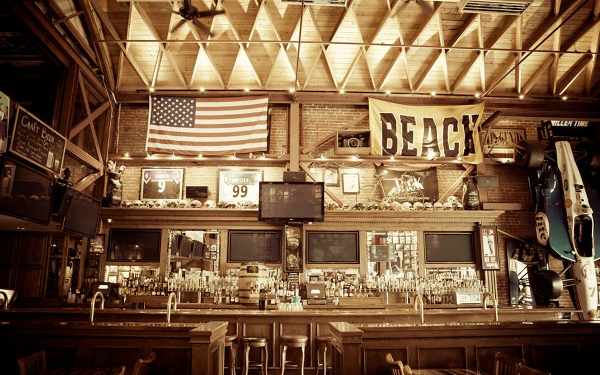 Legends Restaurant & Sports Bar - Bar / Club in Long Beach, CA